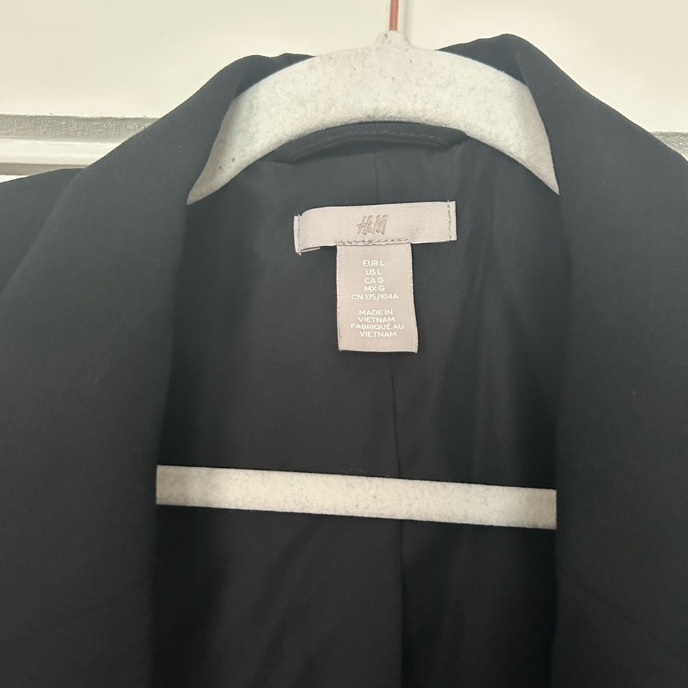 H&M Cropped Blazer - Picture 2 of 3